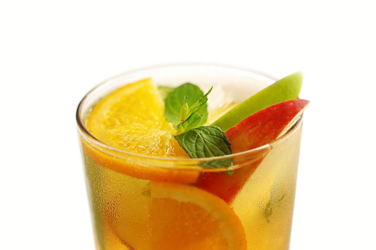 Le Meridien Yidda Exterior foto A glass of fruit punch