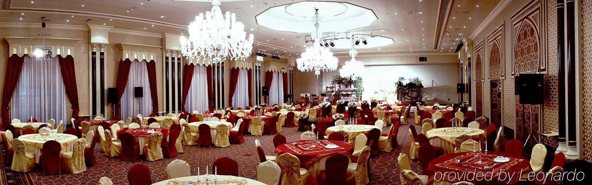 Le Meridien Yidda Restaurante foto A banquet hall
