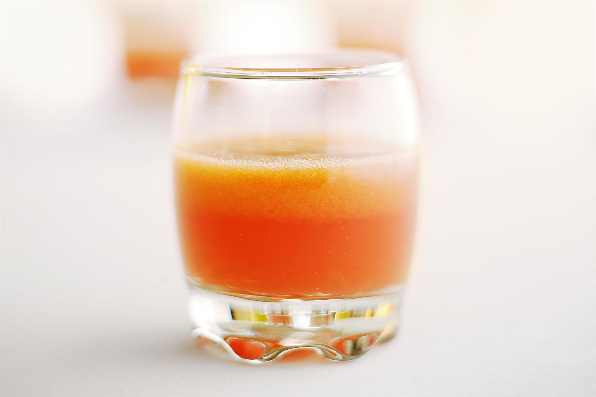 Le Meridien Yidda Exterior foto A glass of carrot juice