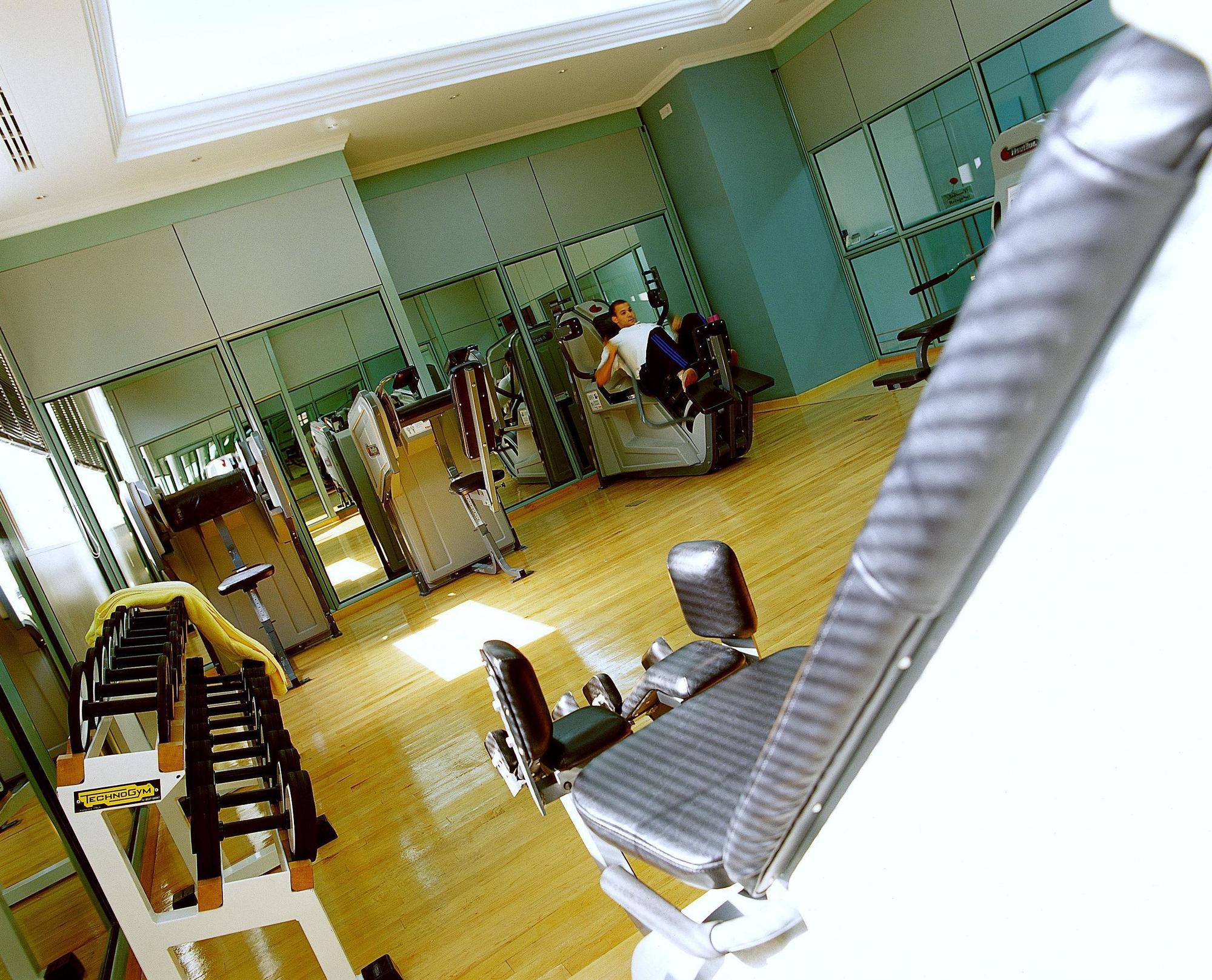 Le Meridien Yidda Exterior foto The gym at the 5th floor