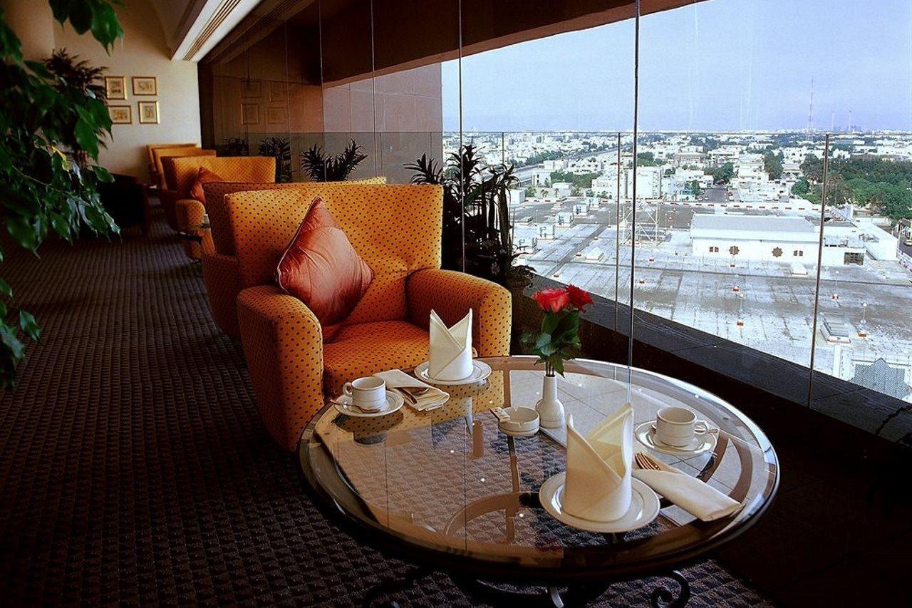 Le Meridien Yidda Restaurante foto The lounge at the airport