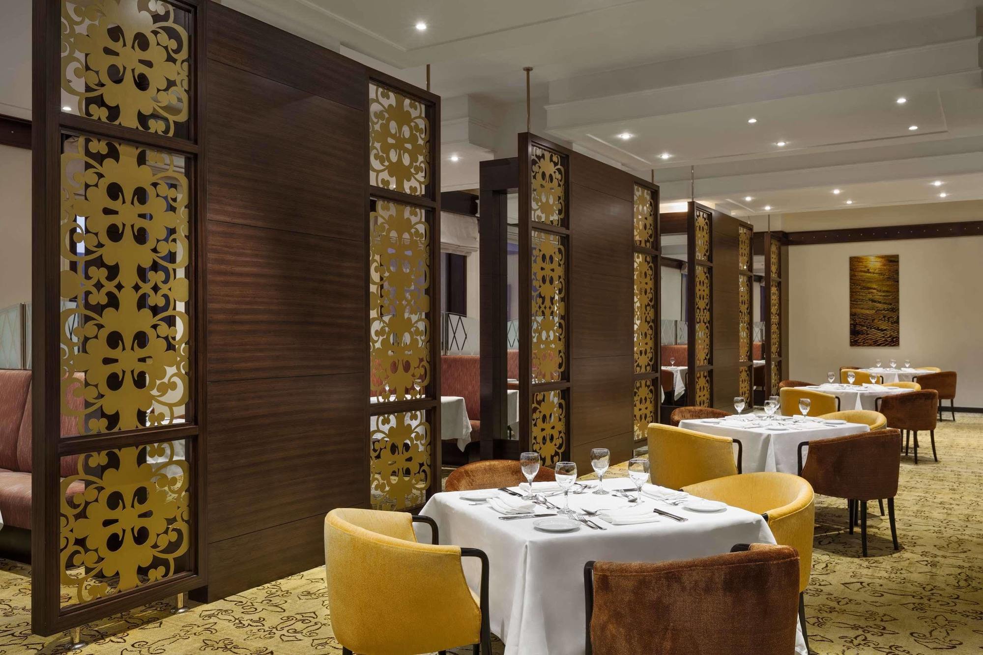 Le Meridien Yidda Exterior foto The restaurant